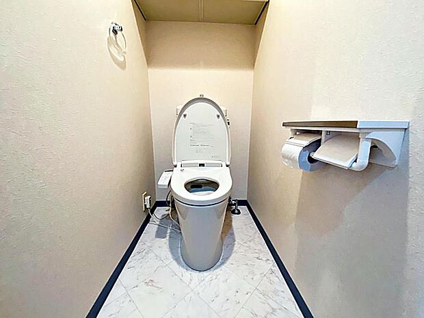 トイレには快適な温水洗浄便座付。いつも使うトイレだからこそ、こだわりたいポイントですね。