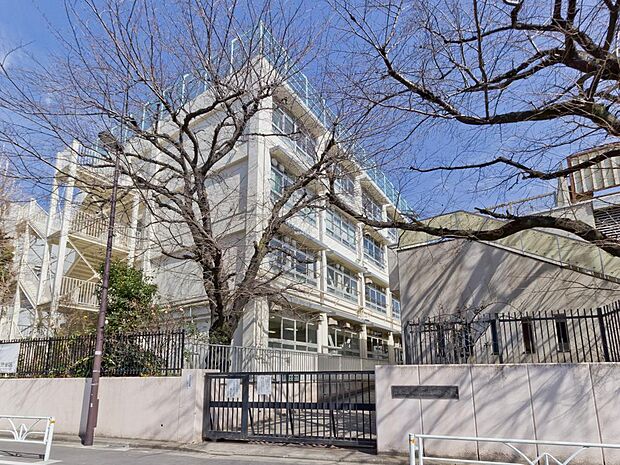 ■渋谷区立広尾中学校…徒歩26分(1900m)
