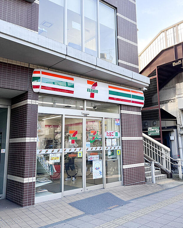 ■セブン-イレブン 横浜反町駅前店…徒歩3分(180m)