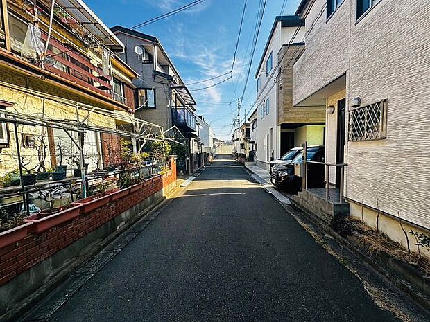 前面道路含む外観