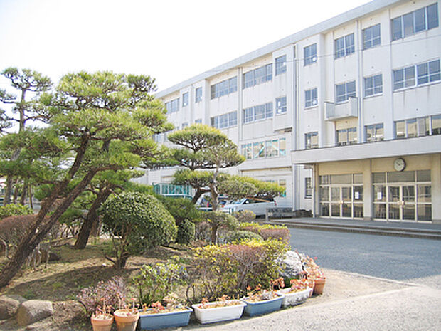 【中学校】浜須賀中学校まで725ｍ