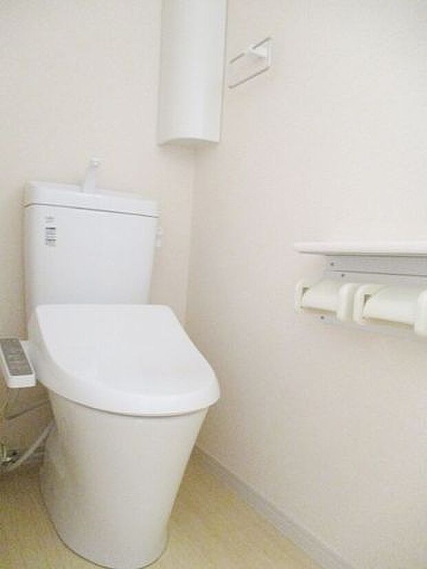 トイレには快適な温水洗浄便座付き【2017年入居前の写真】