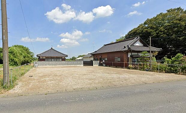 広い敷地内に多数の駐車スペースを確保できます。