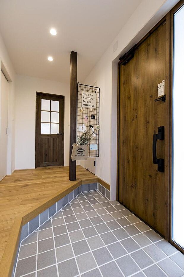 H29年創建ホーム株式会社モデルハウス時の「玄関」写真です。