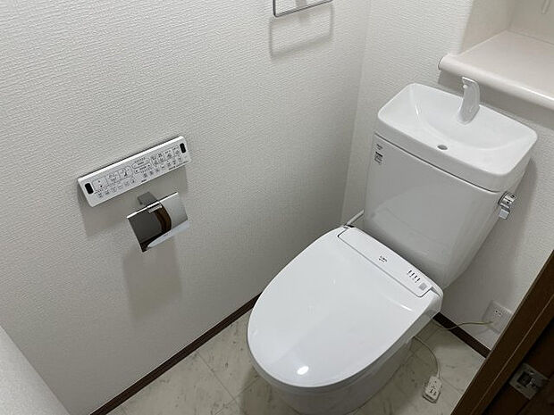 【トイレ】オートタイプのシャワートイレ（自動蓋開閉機能付）