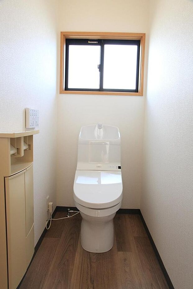 1階　トイレ・温水洗浄便座　新品交換済　トイレは各階にあります。
