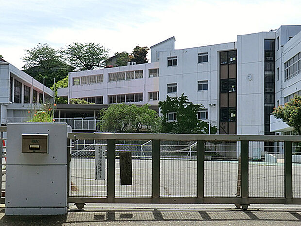 鎌倉市立第一中学校まで約1590ｍ（徒歩20分）