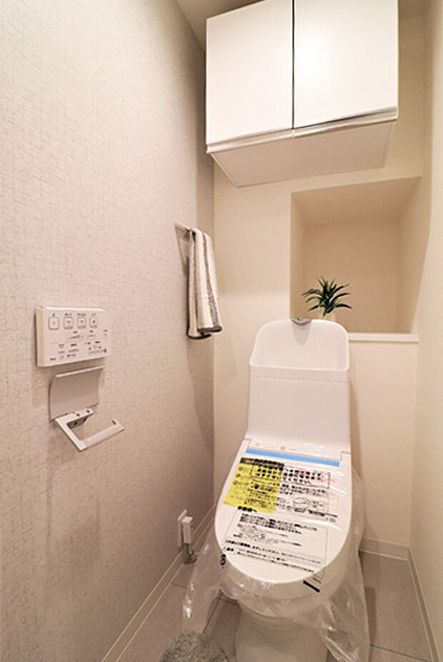リフォーム済みのトイレは、シャワー・暖房機能付便座で、寒い日も安心です。