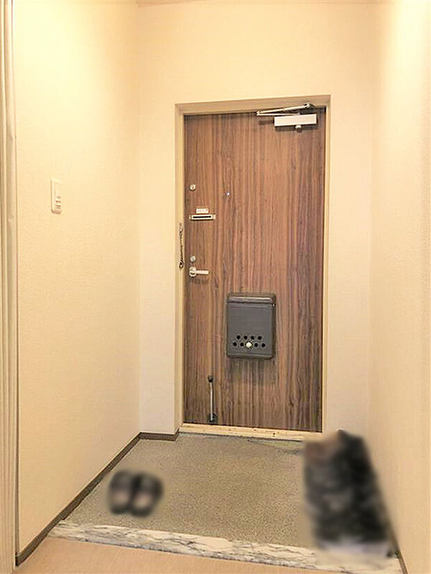 玄関扉には防犯性の高いダブルロックキーを採用。