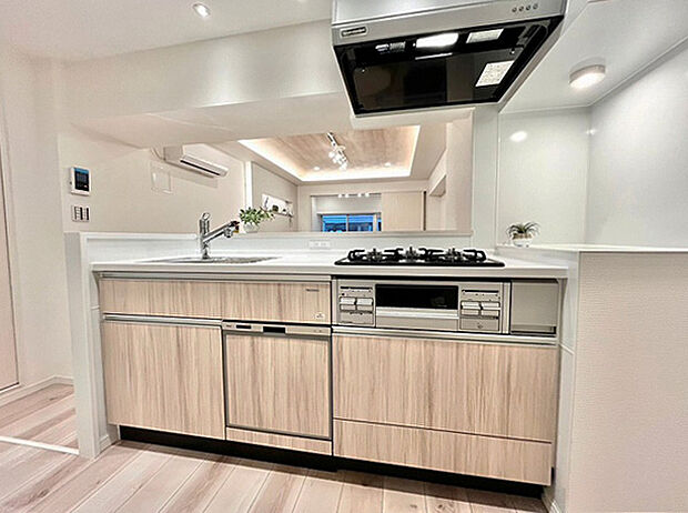 ビルトイン食洗機は置き場所もとらないので、調理スペースは広々使えます。