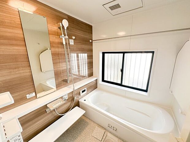 【4月16日更新】浴室は「2023年度、プロ315名がおすすめする人気バスランキング（※リフォーム産業新聞調べ）」第1位に選ばれたTOTO製の新品のユニットバス(サザナ）に交換しました♪
