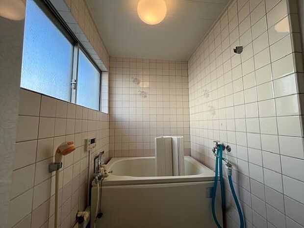 窓が付いている浴室は換気が簡単で衛生的