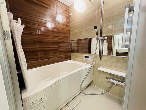 ■追焚機能、浴室乾燥機付きで便利な機能が充実しているバスルーム