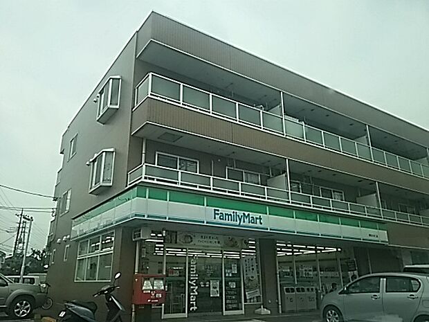 【コンビニエンスストア】ファミリーマート浦和大谷口店まで693ｍ