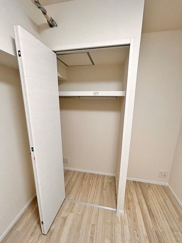 各居室にはたっぷり収納ができるクローゼットを完備。お部屋の空間を有効的に活用可能！