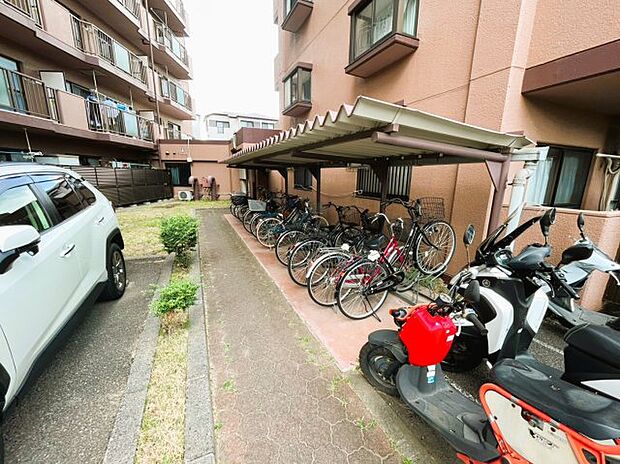 自転車を駐車可能！敷地が広いのでゆったり停めるスペースがございます。