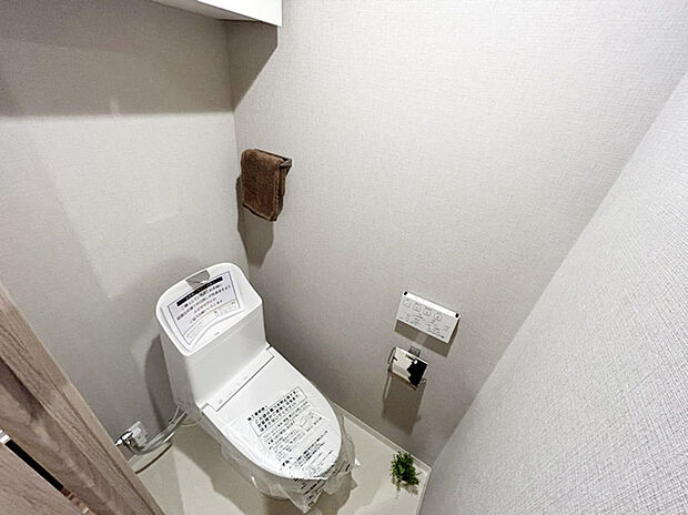 【トイレ】上部に棚を設けました。