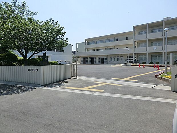 （松戸市立小金中学校）校則が厳しいが良い学校だと思います。行事に積的です
