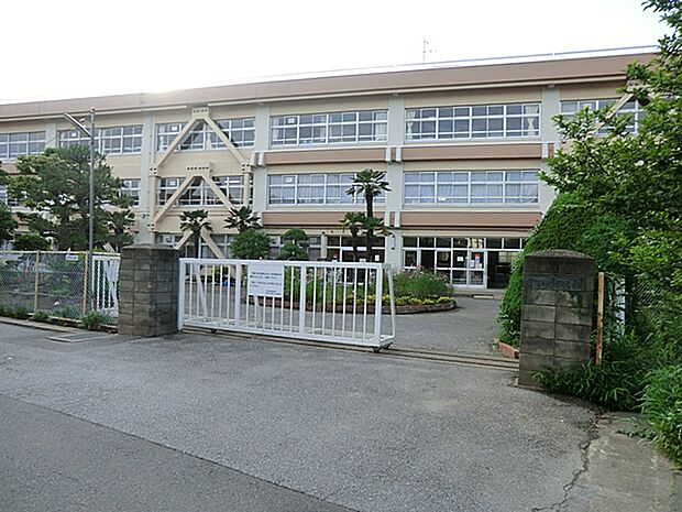 「柏市立柏第七小学校」昭和45年4月1日創立。柏市のほぼ中央に位置します。