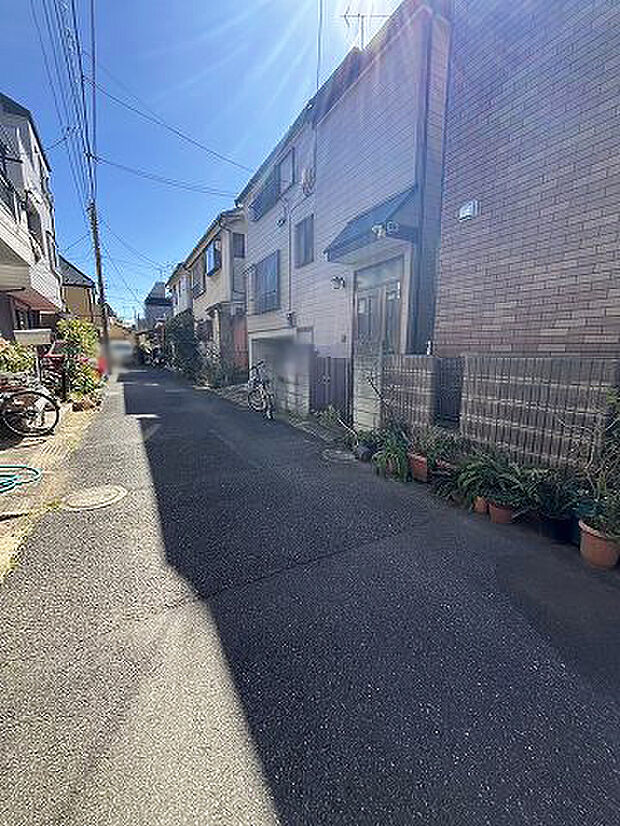 前面道路含む現地写真。