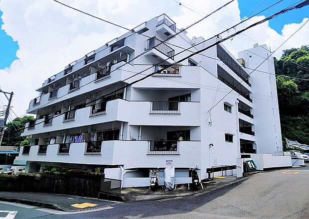 6階建ての5階部分・北東角部屋・鎌倉の山々を遠望するロケーション