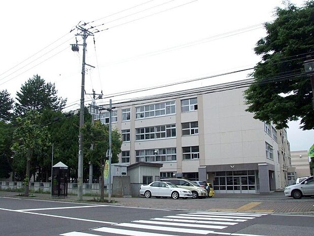 真駒内中学校
