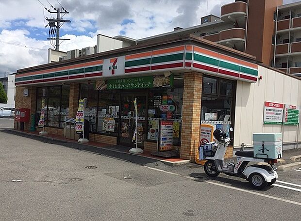 セブンイレブン和歌山黒田店まで449m