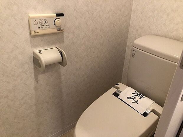 温水洗浄便座付きのトイレ。交換済み。