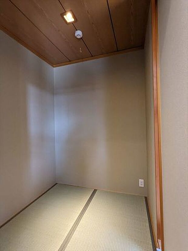 1階：2帖の和室です。しっとりと落ち着いた雰囲気の和室