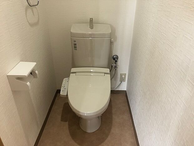 温水洗浄便座付トイレ。2016年1月に新調済みです。