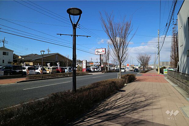 物件の西側前面道路（南側から）［2023年2月21日撮影］