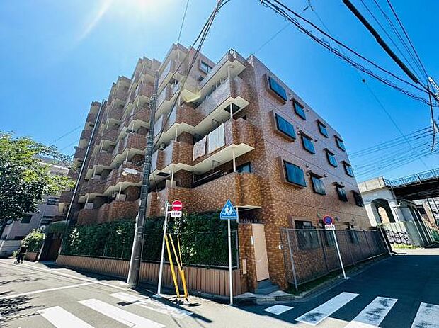 京急線「南太田」駅徒歩1分の好立地マンション！大型ルーフバルコニー付きの東南角部屋を新規リノベーション！