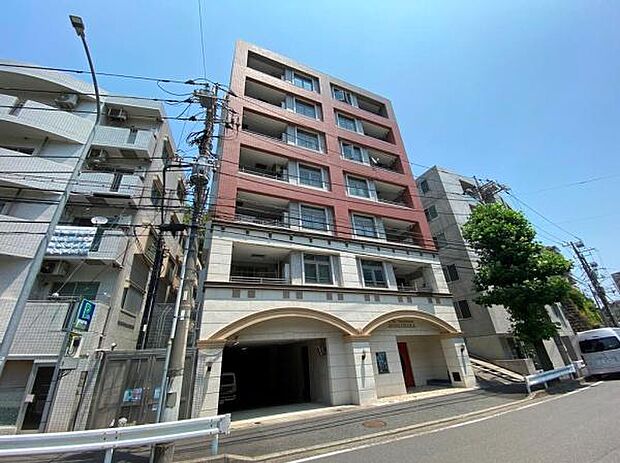 ペット飼育可(細則有)。JR京浜東北線「桜木町」駅徒歩8分です。複数路線利用可で通勤通学に便利です。オートロック、宅配ボックス完備の暮らしやすいマンションです。