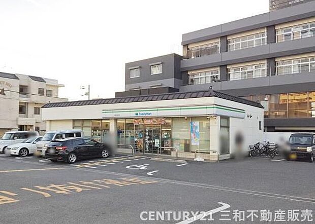 ファミリーマート太秦丸太町店まで380m、営業時間：24時間営業