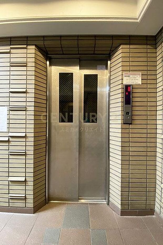 エレベーター／エレベーターホールには一休み出来る場所もあり、ゆとりのある空間です。