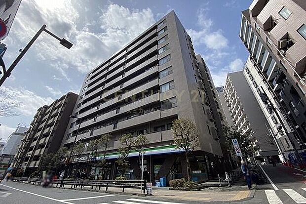 建物外観／お部屋は2階部分南西角住戸で採光・通風良好です！