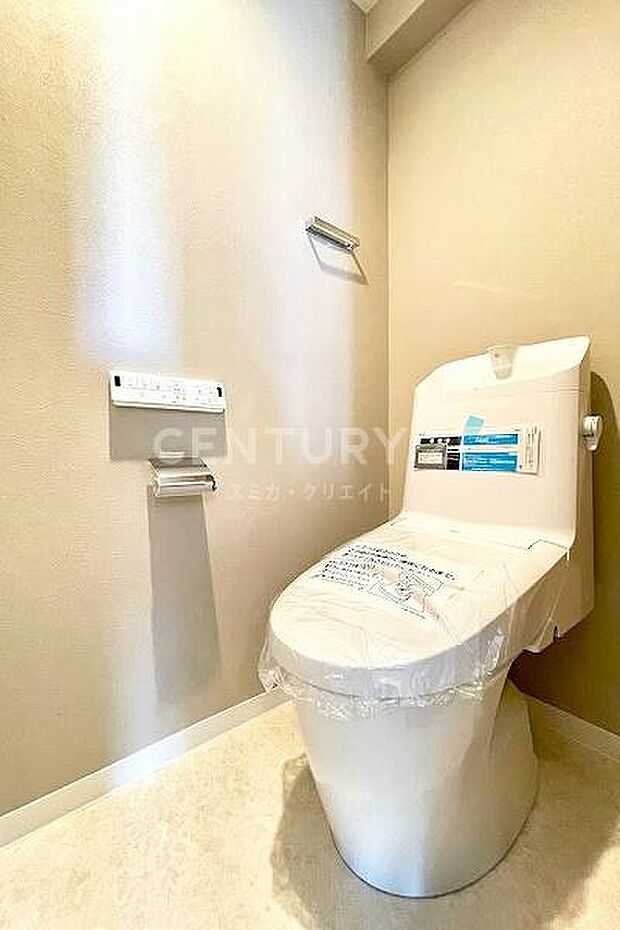 トイレ／新規交換済、温水洗浄機能付、手洗い機能付きトイレ