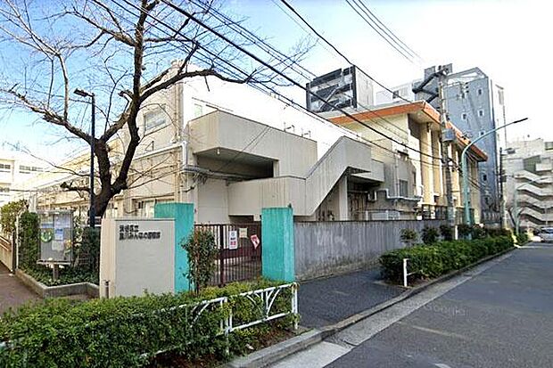 渋谷区立臨川みんなの図書館まで700m