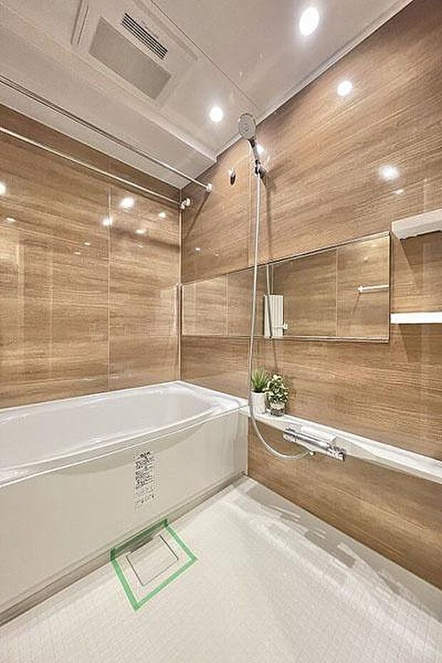 バスルーム／新規交換済、浴室換気乾燥暖房機・追焚き機能付、1418サイズでゆったりと一日の疲れを癒せます。