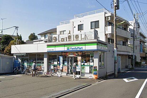 ファミリーマート調布成城富士見橋店まで120m