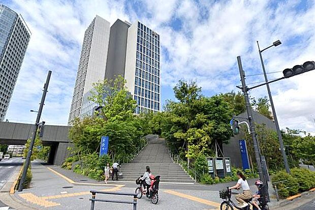 二子玉川ライズショッピングセンターまで450m、駒沢通り側の入口