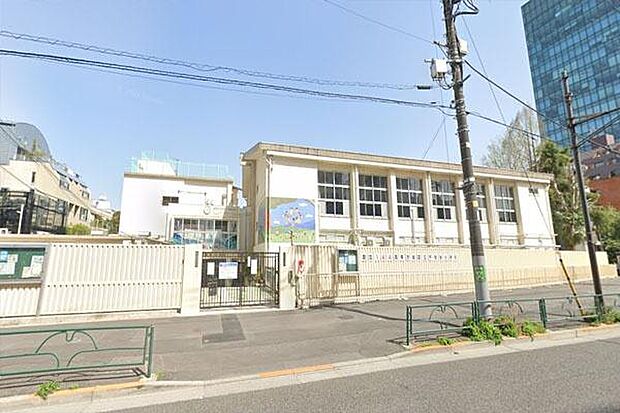 渋谷区立千駄谷小学校まで260m