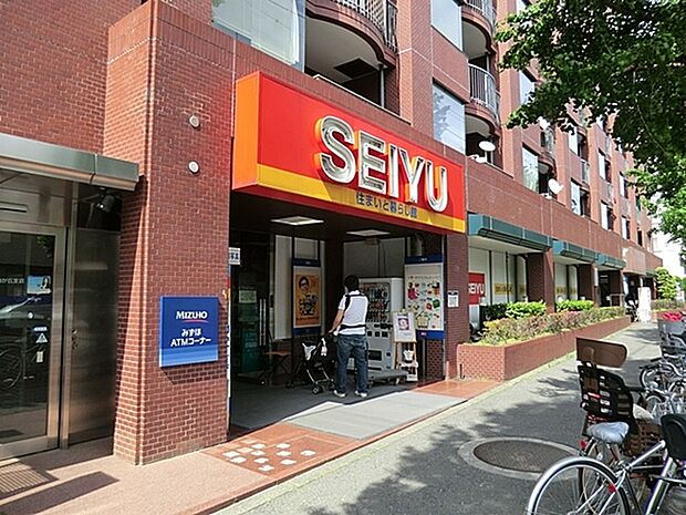 西友深沢店まで290m