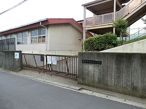 横浜市立田奈中学校まで1695m、昭和22年5月創立　確かな学力・豊かな心・健やかな体・公共心と社会参画意識・国際社会に寄与する開かれた心