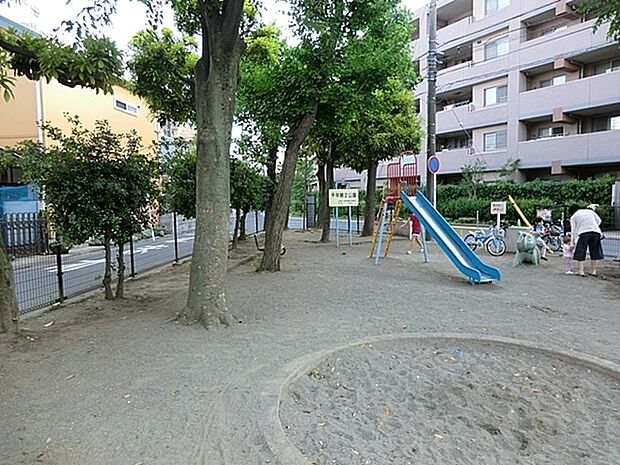 千年第二公園まで299m、千年第2公園は川崎市高津区にある住宅街の比較的広めな公園です。