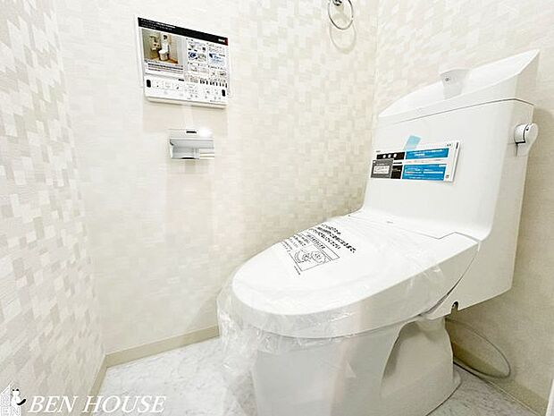 シャワートイレ・抗菌仕様の温水洗浄便座付きトイレ。使用後も清潔に保つことができます。