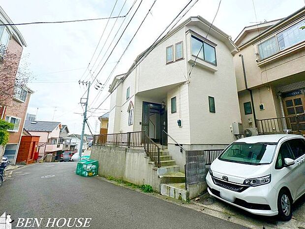 外観・周辺は公園がいくつも点在し、緑の多い環境です。また、駅周辺には様々な商業施設が立ち並び、利便性が良く生活しやすい街です。