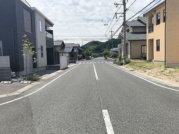 東側接面道路