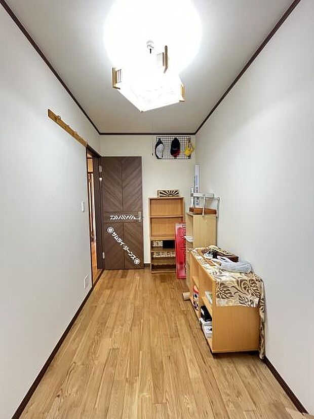 お子様のお部屋としても十分利用できます♪1階に広々納戸がついているため大きな物や重たいものも楽々収納できます♪