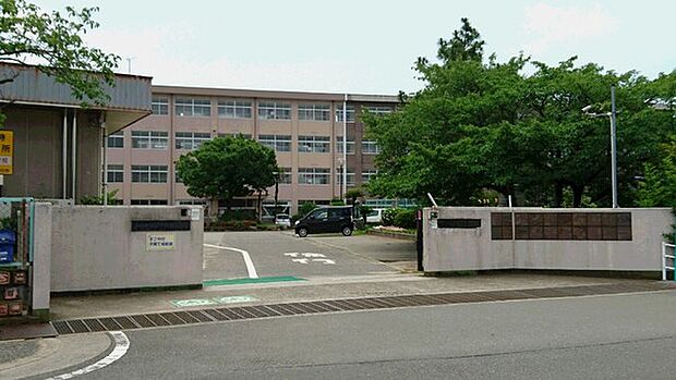 加古川市立平岡東小学校まで1571m